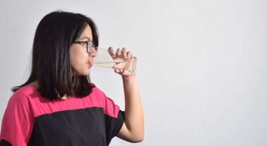 5 Efek Samping Kelebihan Air Putih