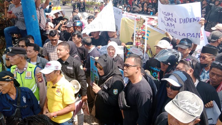 Listrik Sering Padam, Pelanggan PLN di Tiga Kecamatan Tuntut Ganti Rugi