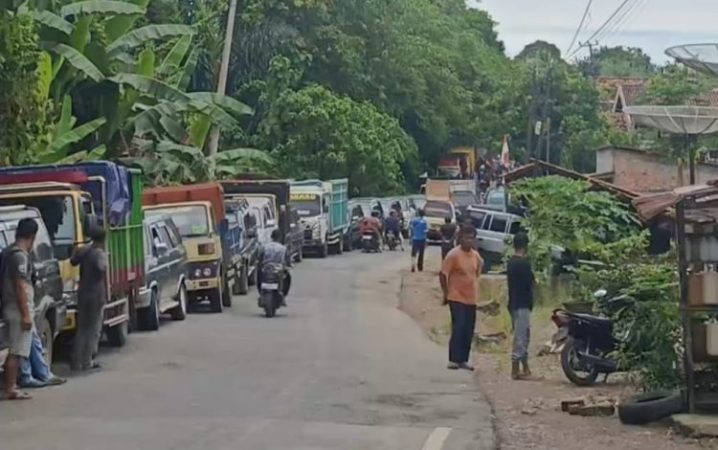 Andalalin Cuma Formalitas! Kesemrawutan Antrean Solar Dak Sudah-sudah, Tengok Nih..