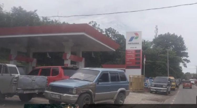 Ada ‘Uang Ngatur Jalan’ di SPBU Batu Putih, Pengawasan Nol !