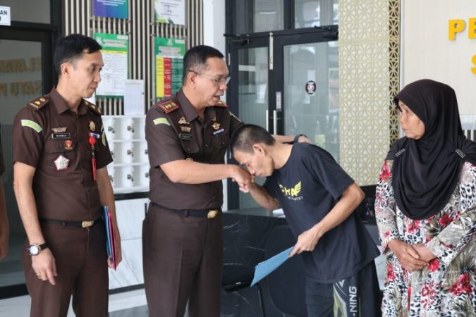 Dari Pukulan ke Pelukan; Asek dan Inem Kembali Satu Atap