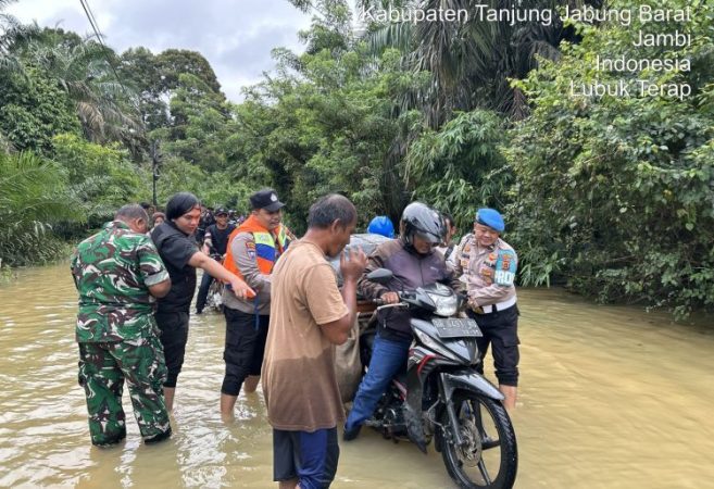 Debit Air Meluap, Polsek Merlung Siaga Penuh Hadapi Ancaman Banjir