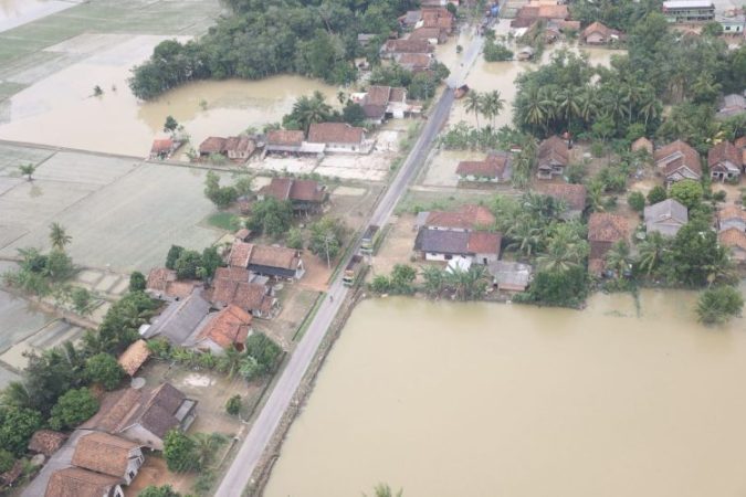 Pantau dari Udara, Enos Pastikan Penanganan Banjir OKU Timur Tepat Sasaran