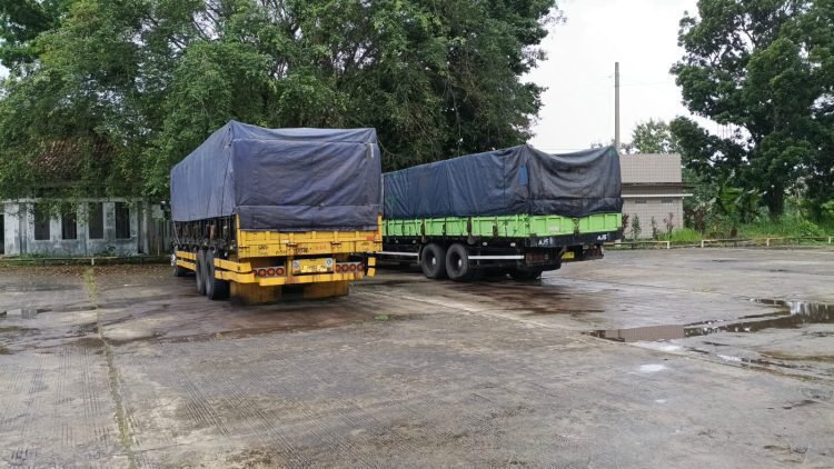 Dua Truk Batubara Nyelonong Masuk Kota, Asal Muatan Misterius!  