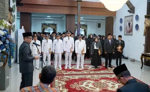 Suami Jadi Bawahan, Istri Jadi Kepala! Pelantikan Kapus Muara Jaya Disorot, Kadinkes OKU ‘Baru Mau Kaji’