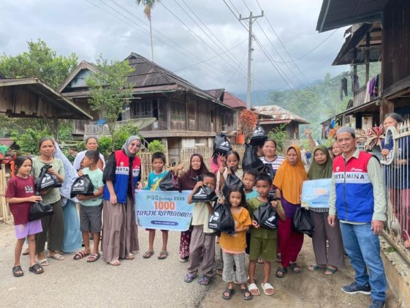 Ramadan Penuh Kepedulian, PGE Lumut Balai Bagikan 1.000 Takjil untuk Warga