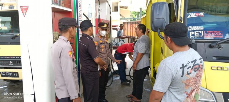BBM Subsidi Digerogoti! Modus Isi Berulang Dibongkar, Polisi Ultimatum SPBU Lubuk Batang