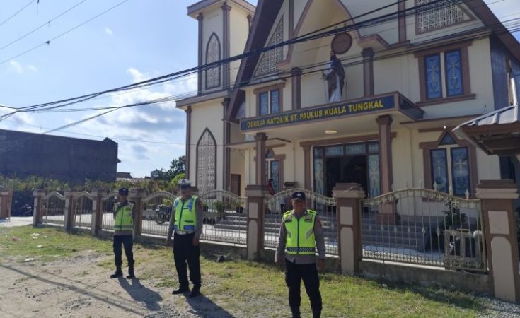 Polisi Siaga! Ibadah Jumat Agung di HKBP Kuala Tungkal Aman, Jemaat Khusyuk