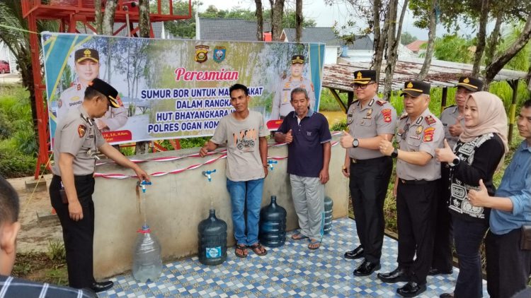 HUT Bhayangkara ke-80, Polres OKU Hadiahkan Air Bersih untuk Warga