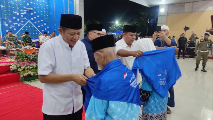 124 CJH OKU Timur Kloter 3 Dilepas, Bupati Lanosin: Jaga Kesehatan dan Disiplin