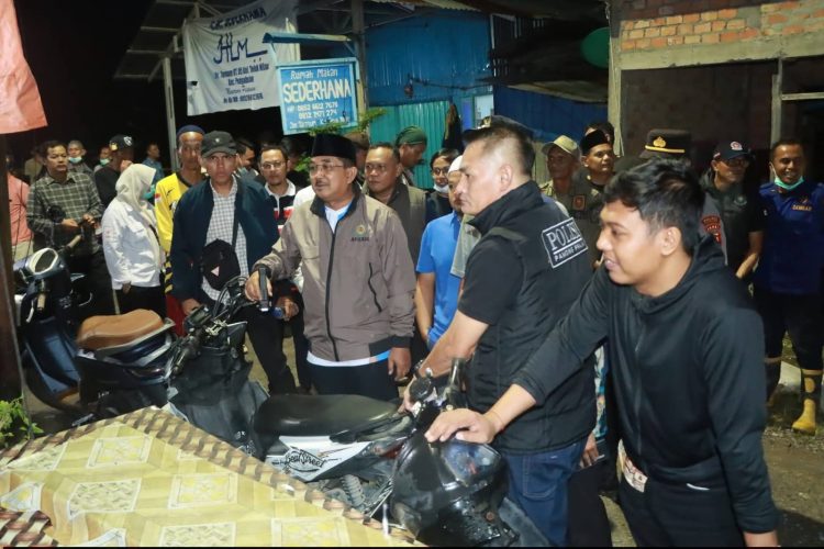 Bupati Anwar Sadat Gerak Cepat, Turun Langsung Tinjau Kebakaran Teluk Nilau