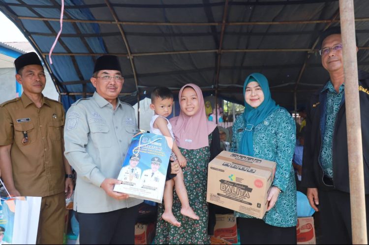 Anwar Sadat Turun Tangan, Bantuan Korban Kebakaran Teluk Nilau Dipastikan Tepat Sasaran