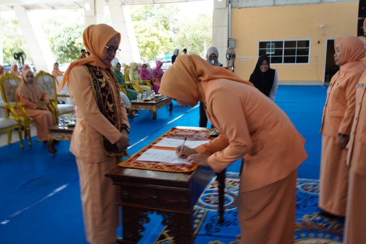 DWP OKU Timur Dikukuhkan, Perempuan ASN Diingatkan Jangan Sekadar Jadi Pelengkap