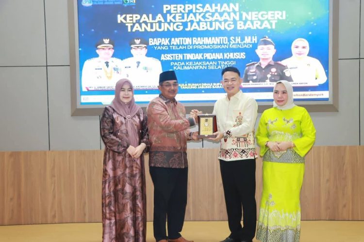 Perpisahan Kajari Anton Rahmanto, Pemkab Tanjab Barat Lepas dengan Haru