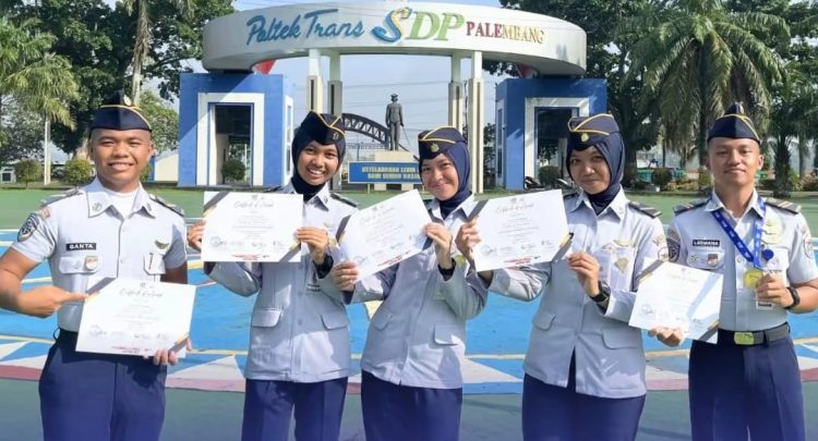 Mahasiswa Poltektrans Palembang Unjuk Gigi Global, Gondol Emas YISF 2026