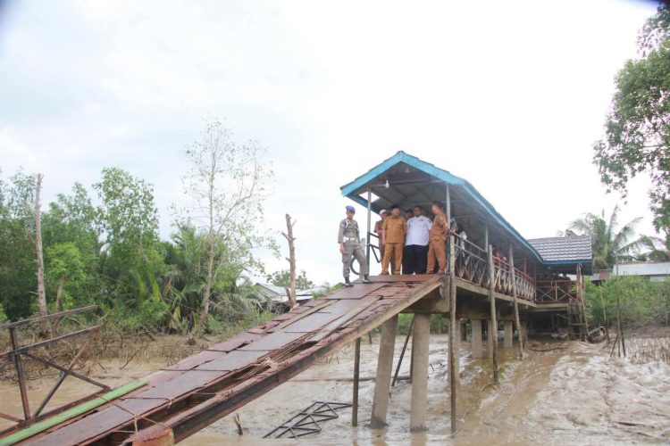 Dermaga Apung Ambruk, Anwar Sadat Turun Tangan