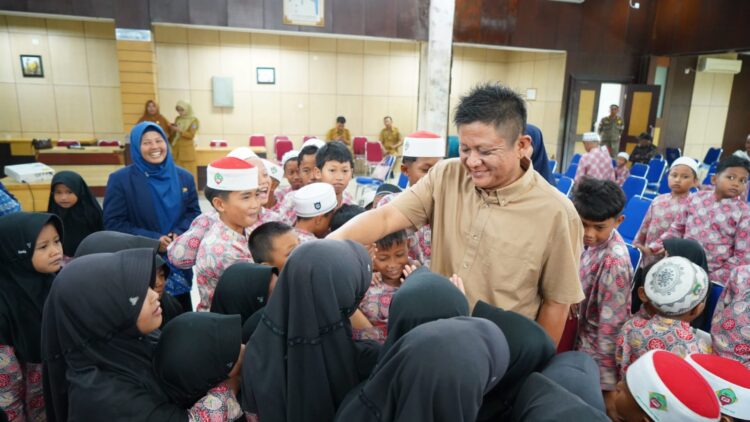 Outing Class ke Kantor Bupati OKU Timur, 90 Siswa SD IT Al-Inayah Disambut Lanosin