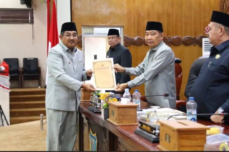 Ranperda Perubahan APBD 2026 Disepakati, DPRD dan Bupati Tanjab Barat Resmi Teken Berita Acara